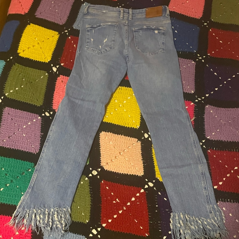Distressed/ripped Zara jeans, only worn a few times - Picture 2 of 4